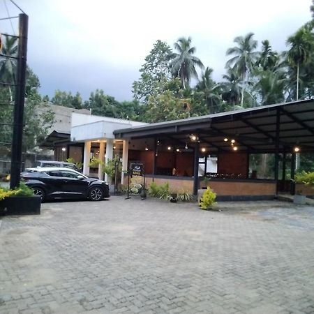 Miridiya Resort Yatiyantota Esterno foto