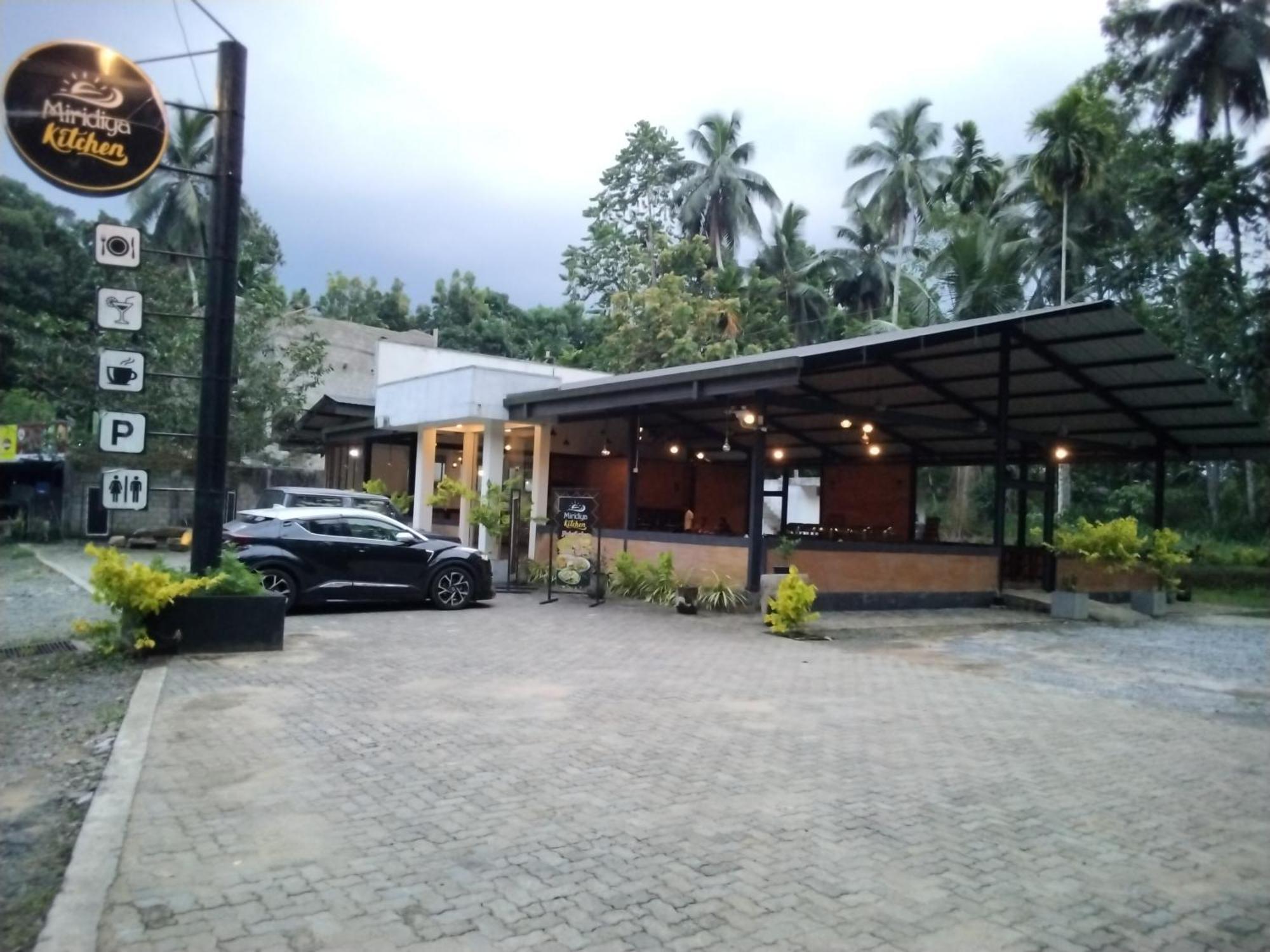 Miridiya Resort Yatiyantota Esterno foto