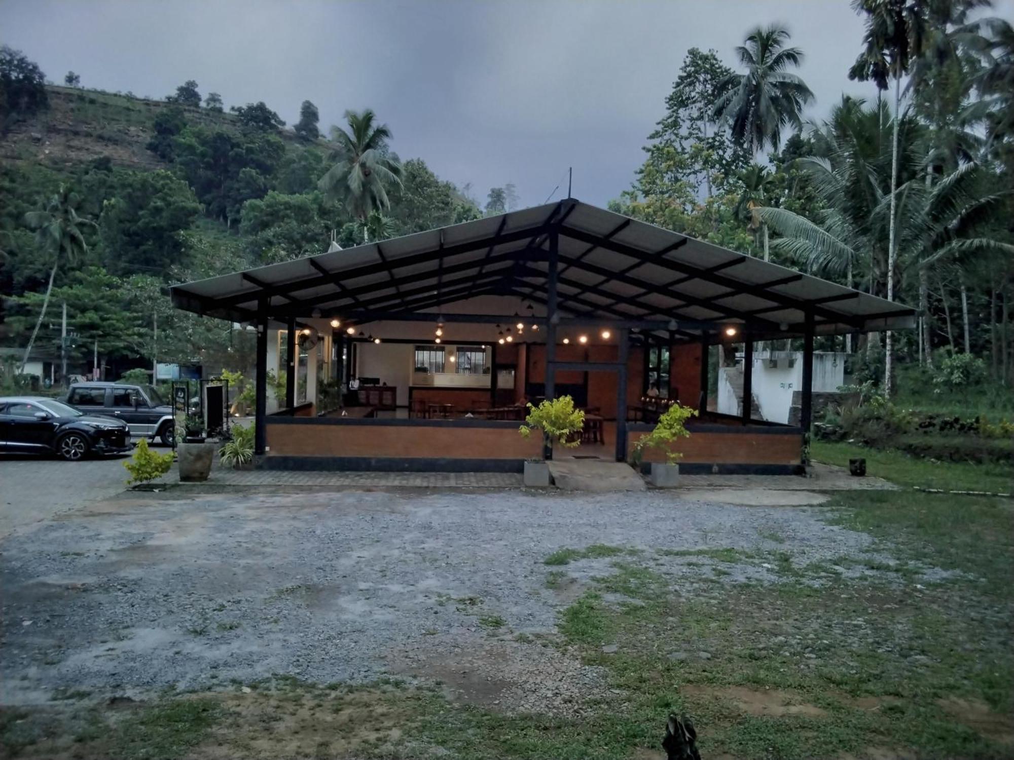 Miridiya Resort Yatiyantota Esterno foto