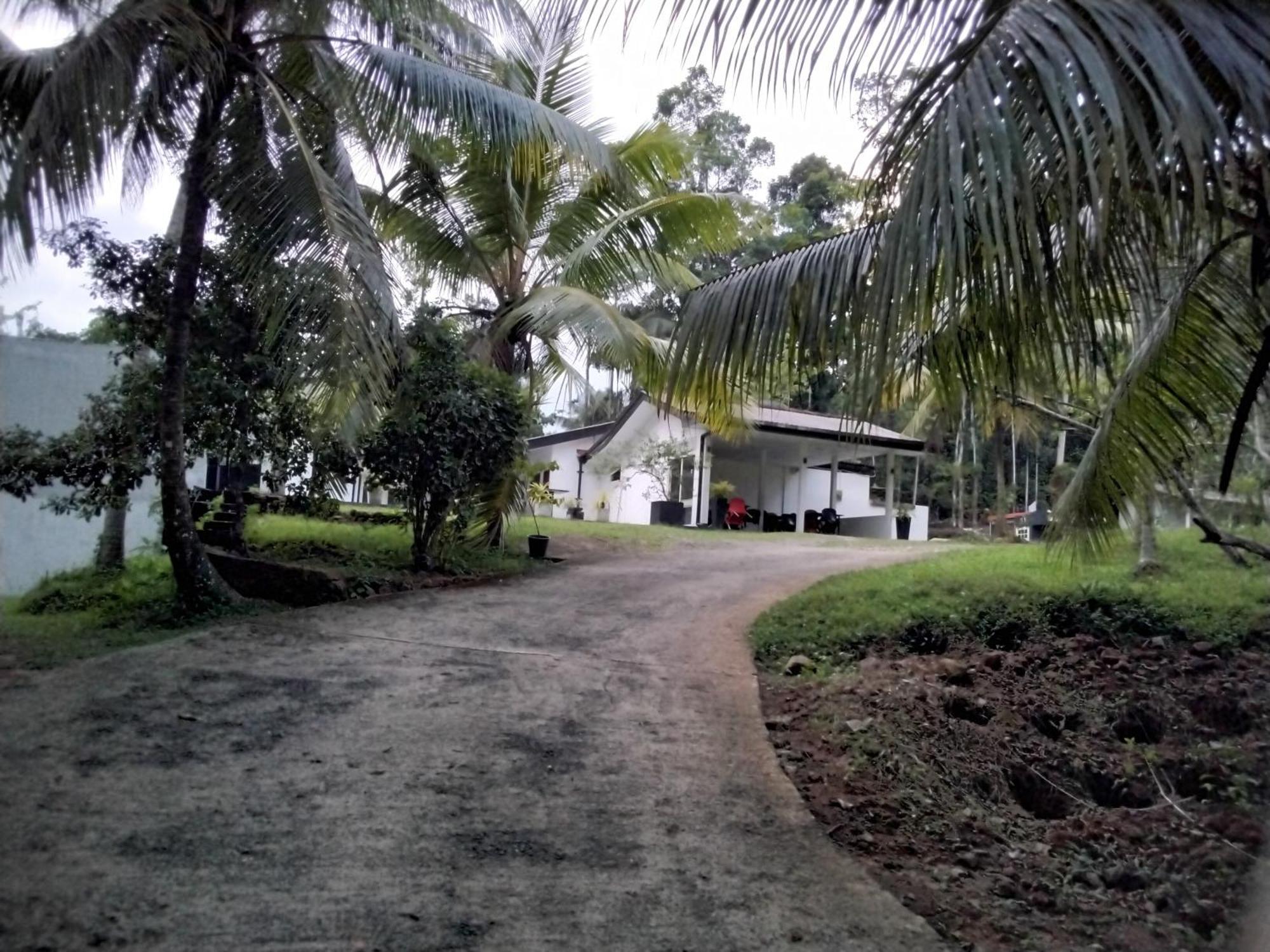 Miridiya Resort Yatiyantota Esterno foto