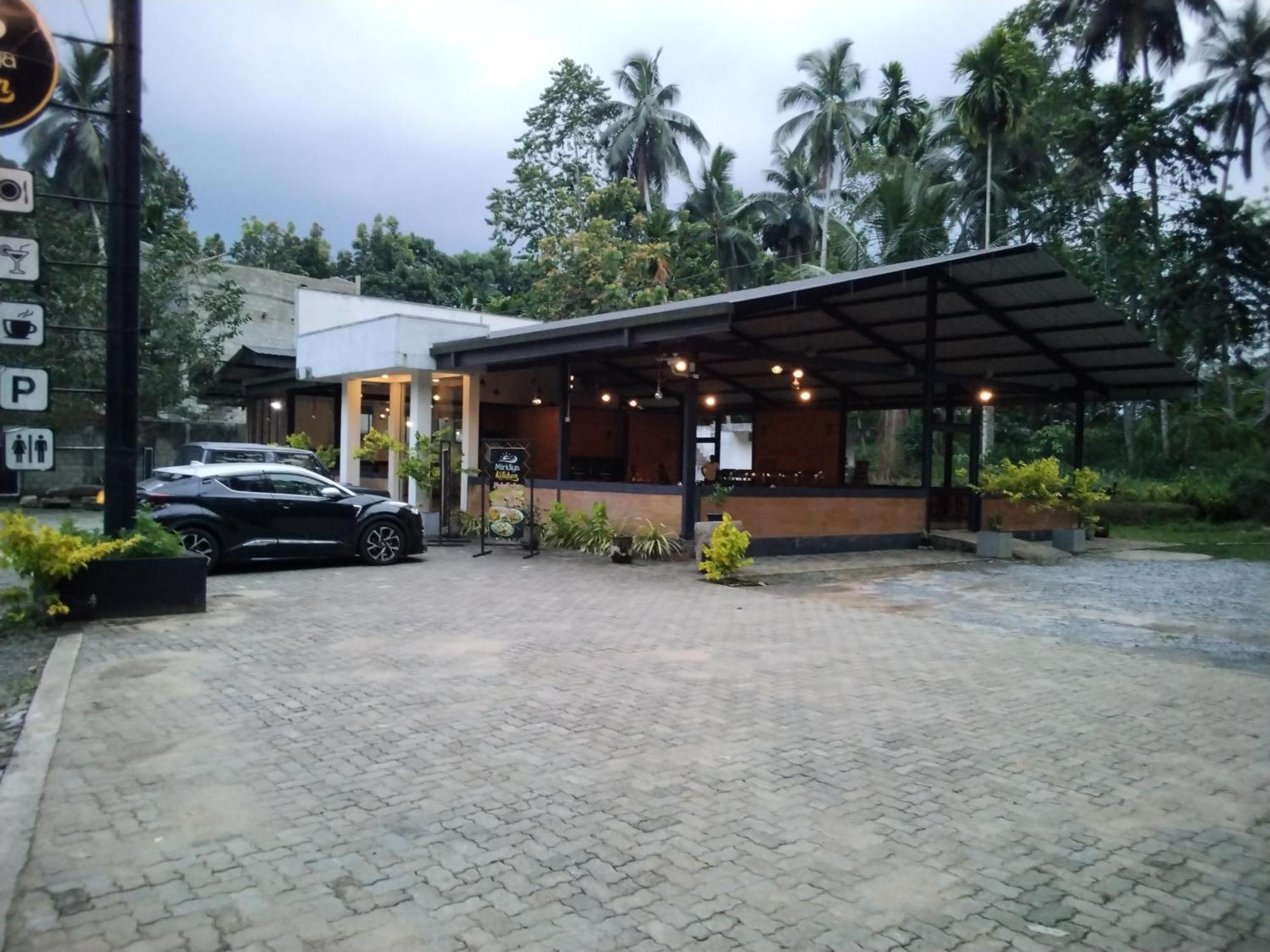 Miridiya Resort Yatiyantota Esterno foto